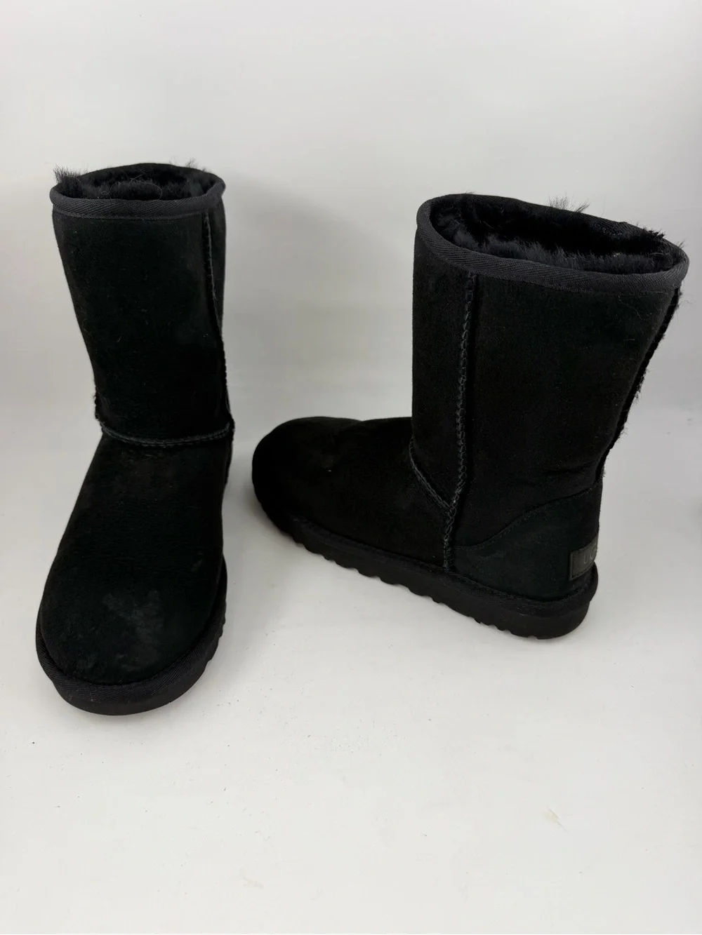 Ugg Women’s Classic Short II -SZ 6- Black Sheepskin Winter Comfort Boots